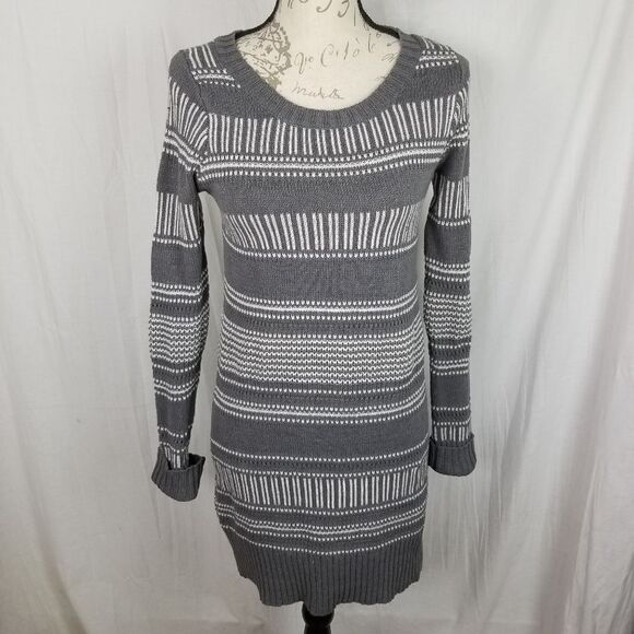 is2 Gray And White Long‎ Sleeve Tunic Sweater Size M - Picture 1 of 6